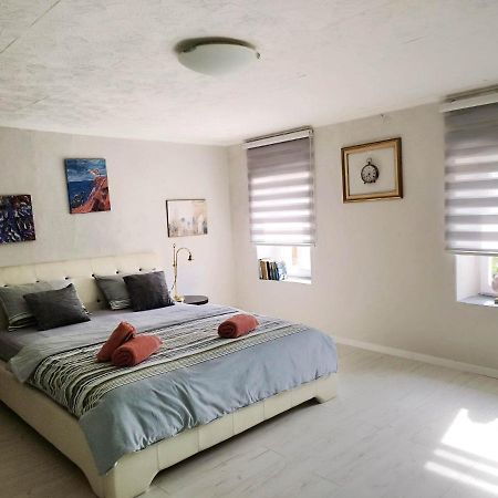 מוסטר Apartment With Garden Hanja מראה חיצוני תמונה