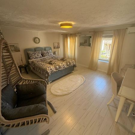 מוסטר Apartment With Garden Hanja מראה חיצוני תמונה